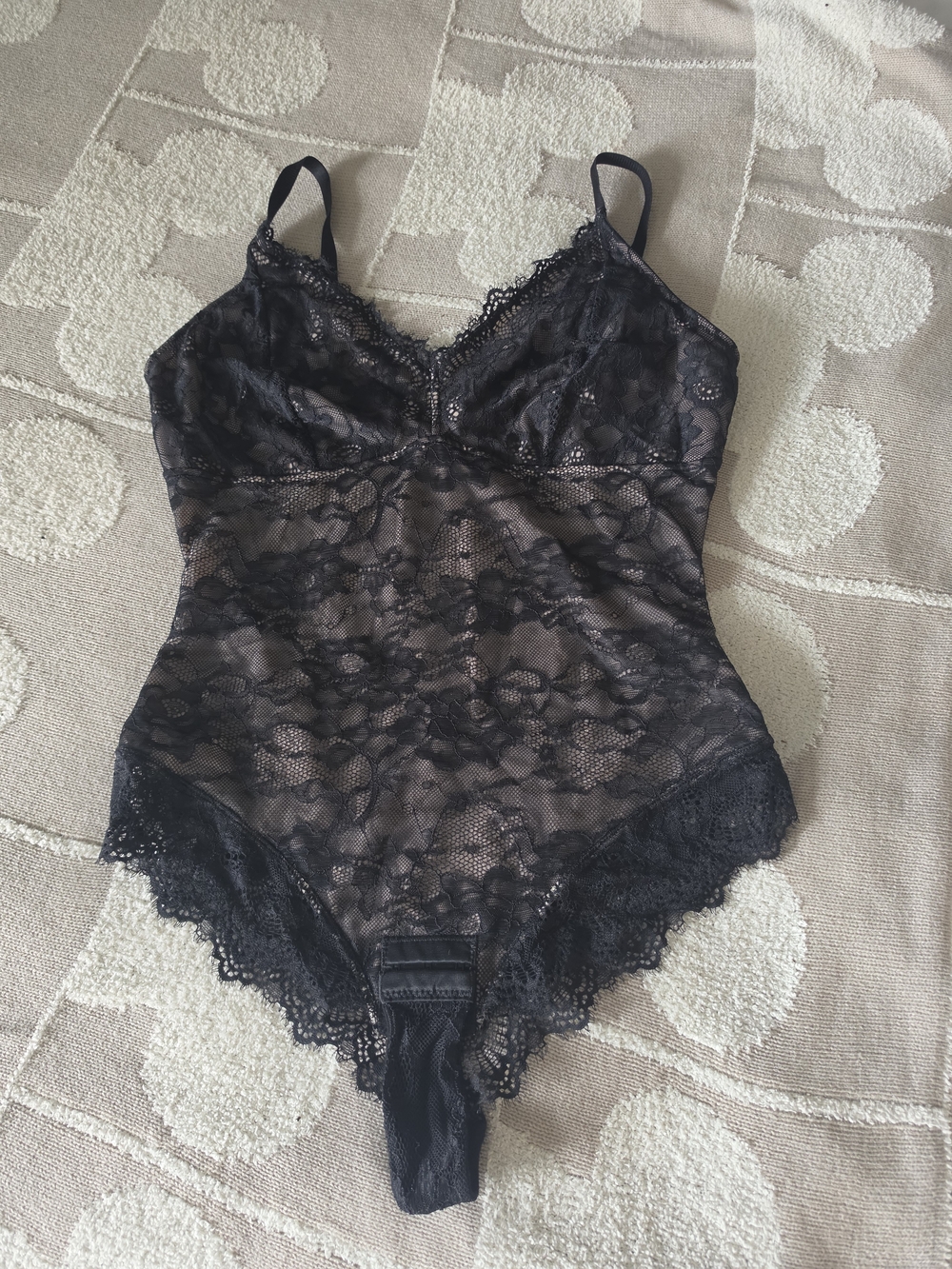 Lace V-Neck Bodysuit - Black